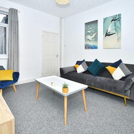 The Yellow Door By Avenew Management Serviced Accommodation Stoke-on-Trent المظهر الخارجي الصورة
