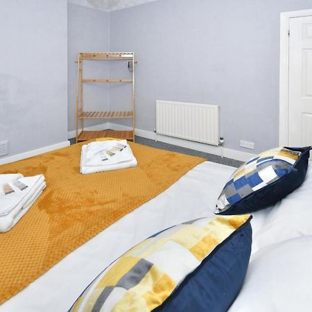 The Yellow Door By Avenew Management Serviced Accommodation Stoke-on-Trent المظهر الخارجي الصورة