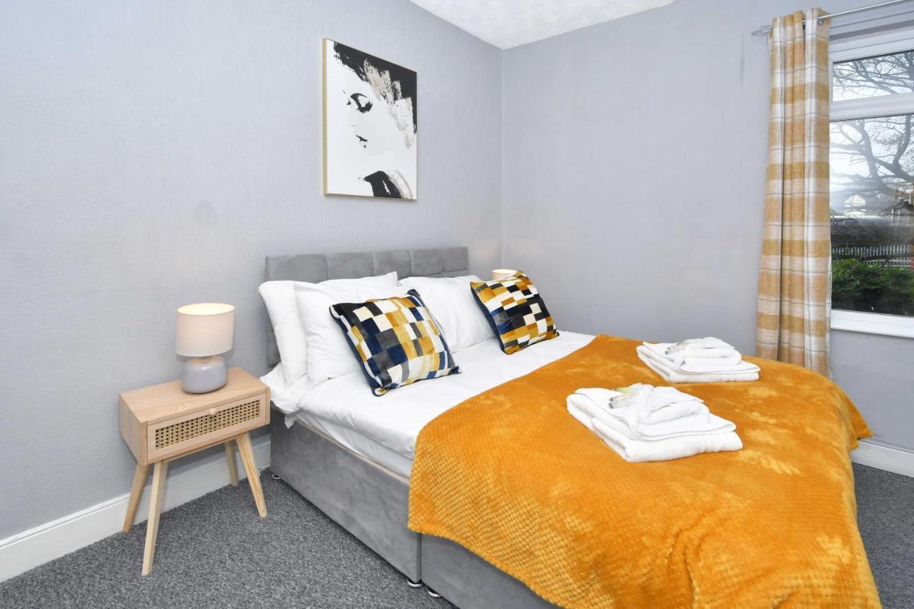 The Yellow Door By Avenew Management Serviced Accommodation Stoke-on-Trent المظهر الخارجي الصورة