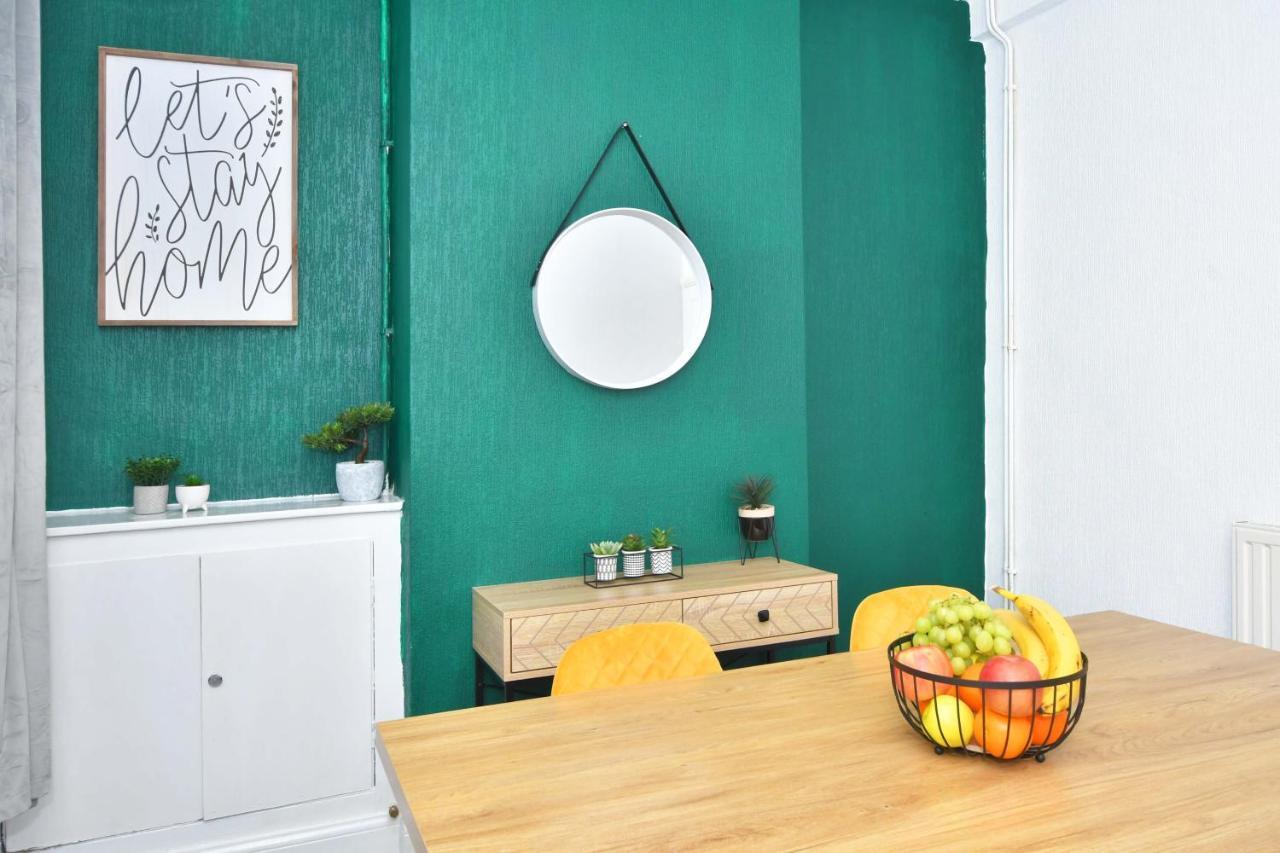 The Yellow Door By Avenew Management Serviced Accommodation Stoke-on-Trent المظهر الخارجي الصورة