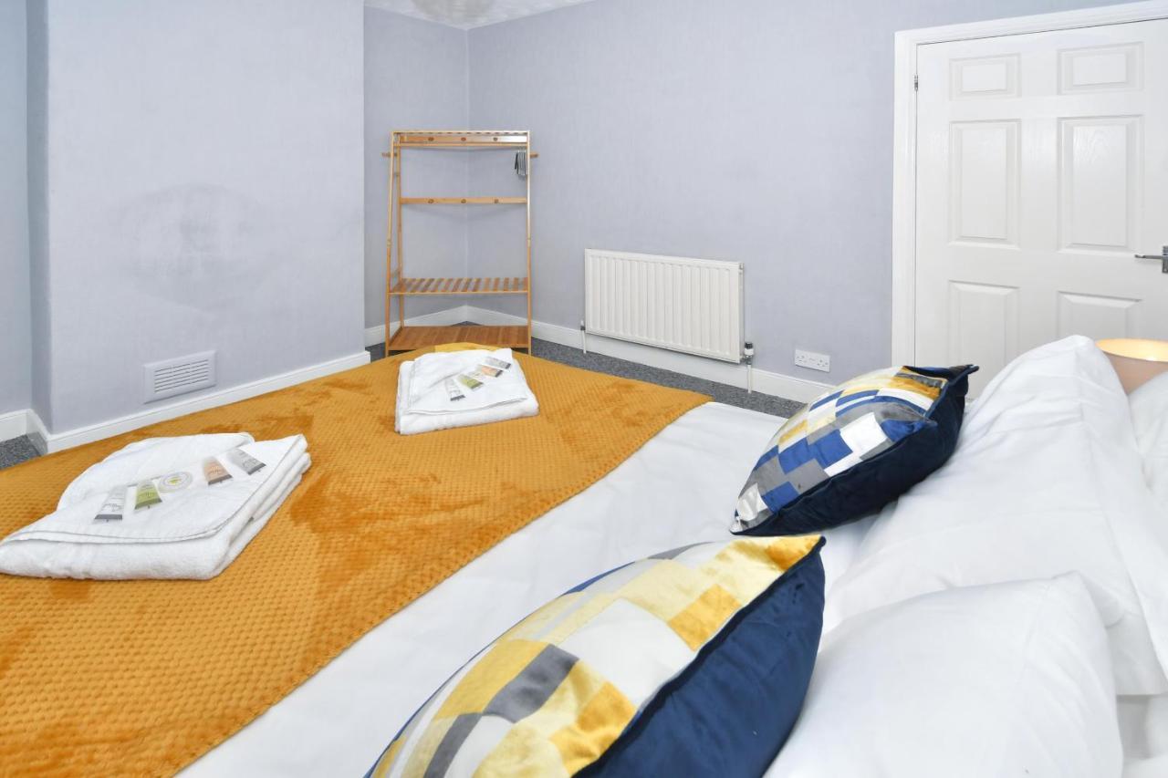 The Yellow Door By Avenew Management Serviced Accommodation Stoke-on-Trent المظهر الخارجي الصورة