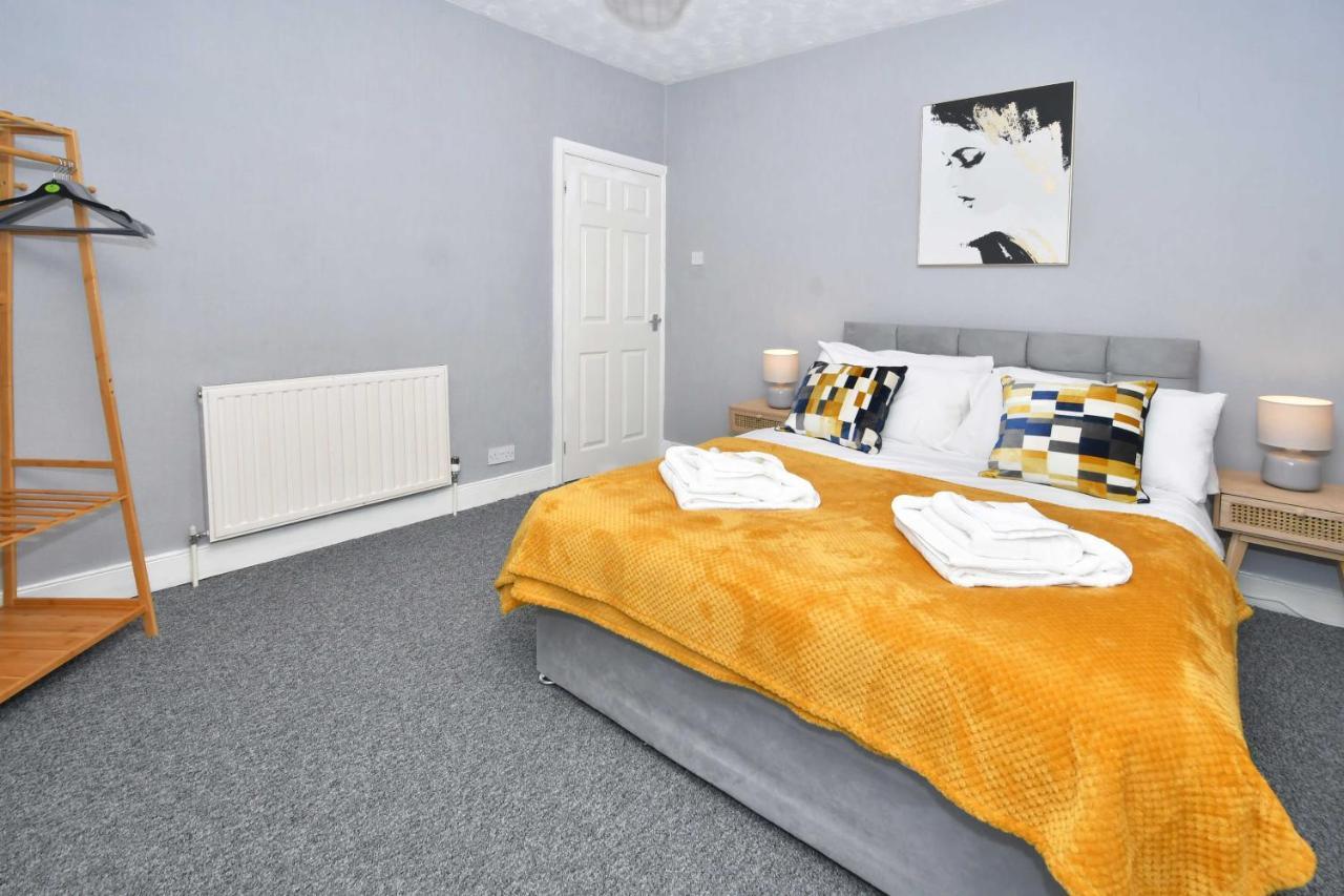 The Yellow Door By Avenew Management Serviced Accommodation Stoke-on-Trent المظهر الخارجي الصورة