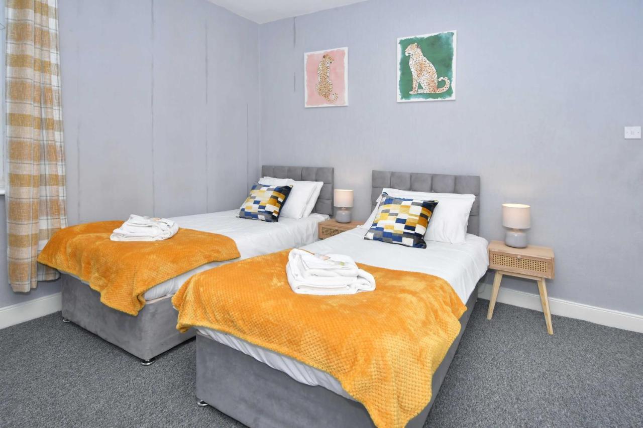 The Yellow Door By Avenew Management Serviced Accommodation Stoke-on-Trent المظهر الخارجي الصورة