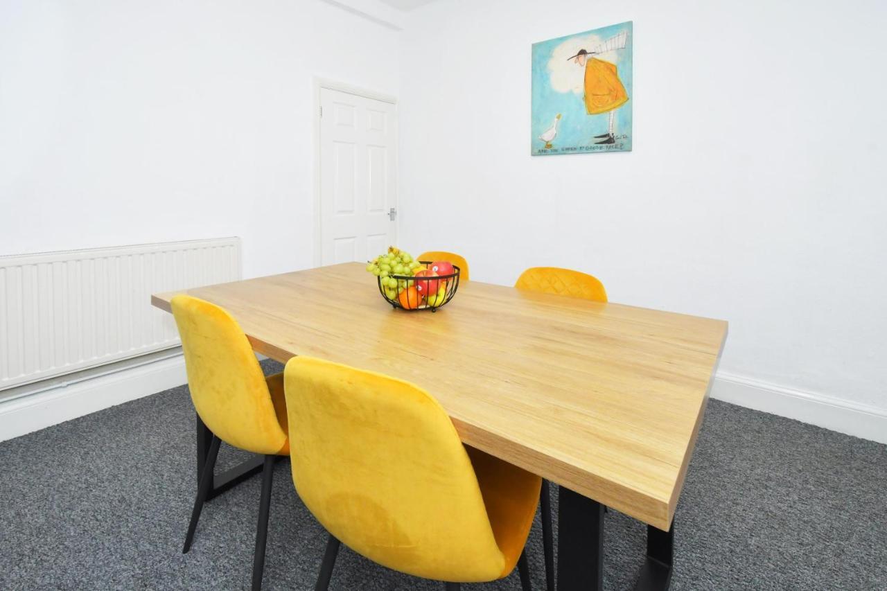 The Yellow Door By Avenew Management Serviced Accommodation Stoke-on-Trent المظهر الخارجي الصورة