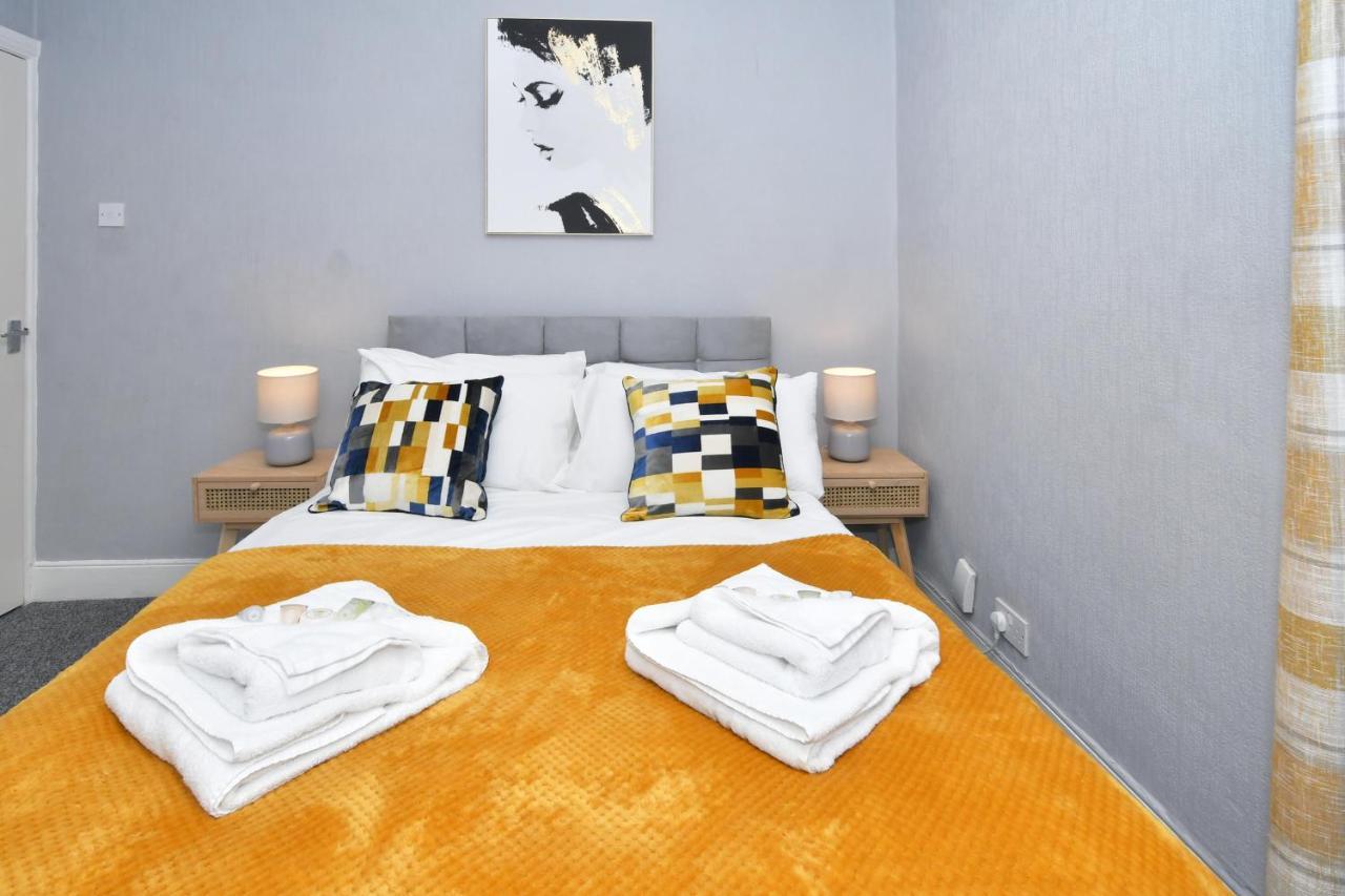 The Yellow Door By Avenew Management Serviced Accommodation Stoke-on-Trent المظهر الخارجي الصورة