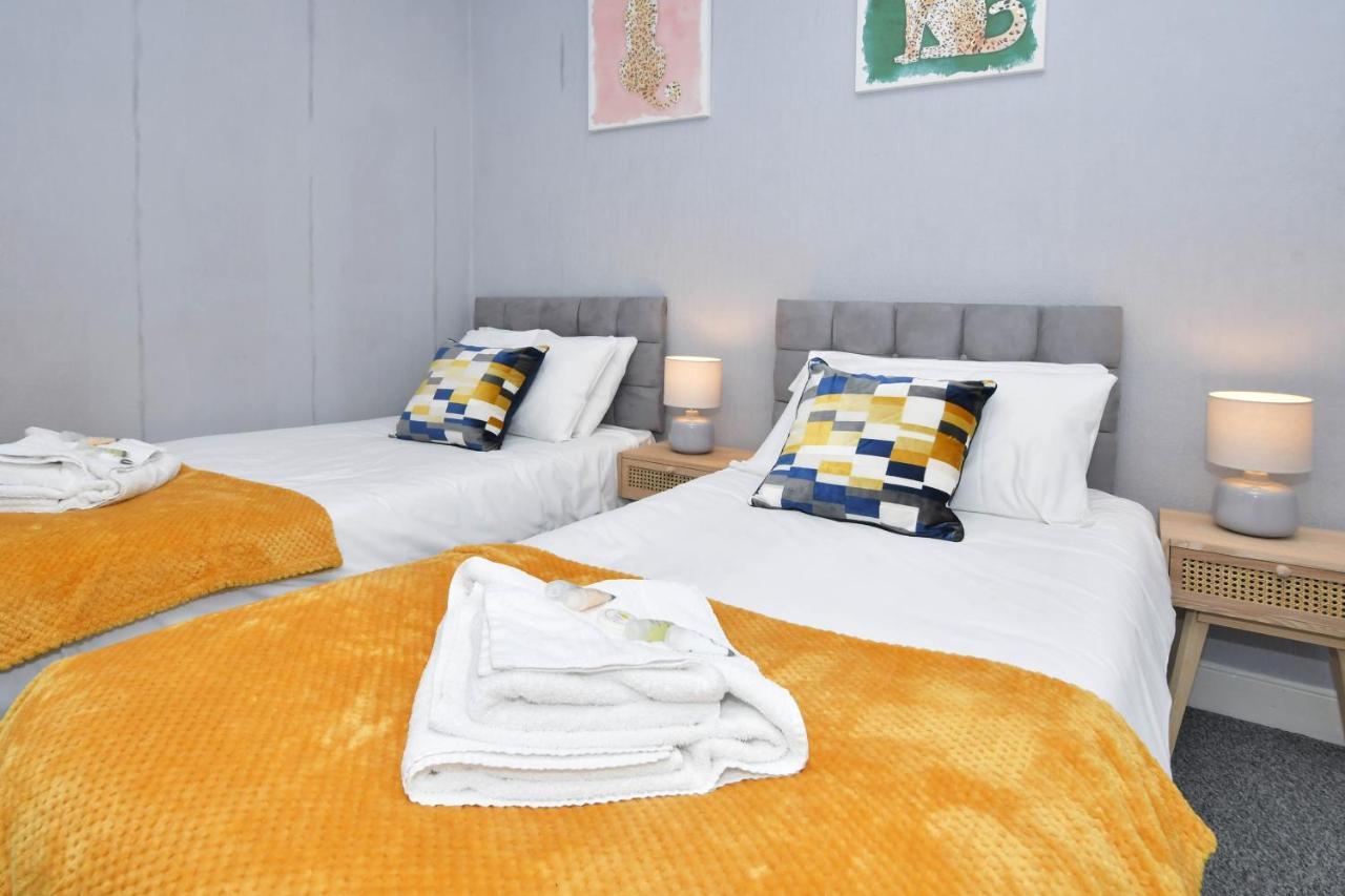 The Yellow Door By Avenew Management Serviced Accommodation Stoke-on-Trent المظهر الخارجي الصورة