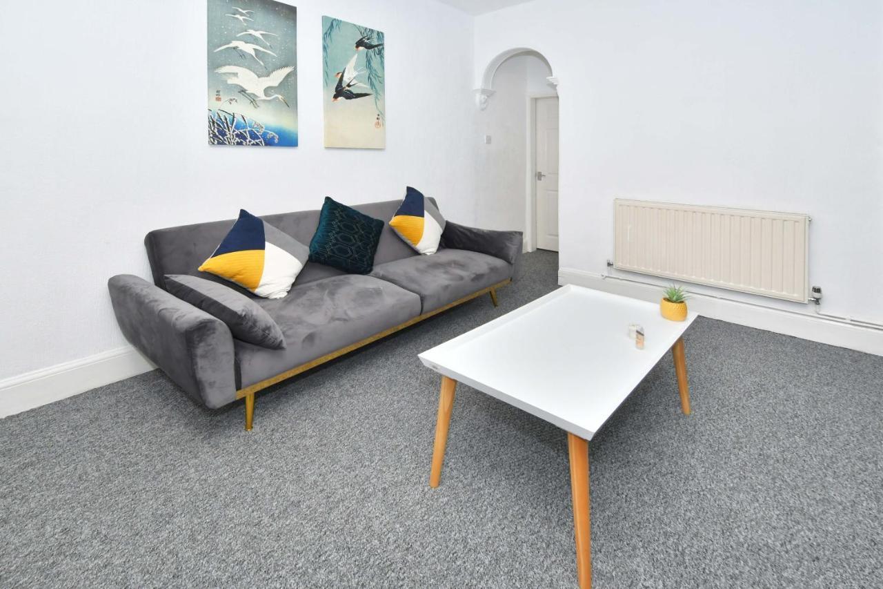 The Yellow Door By Avenew Management Serviced Accommodation Stoke-on-Trent المظهر الخارجي الصورة