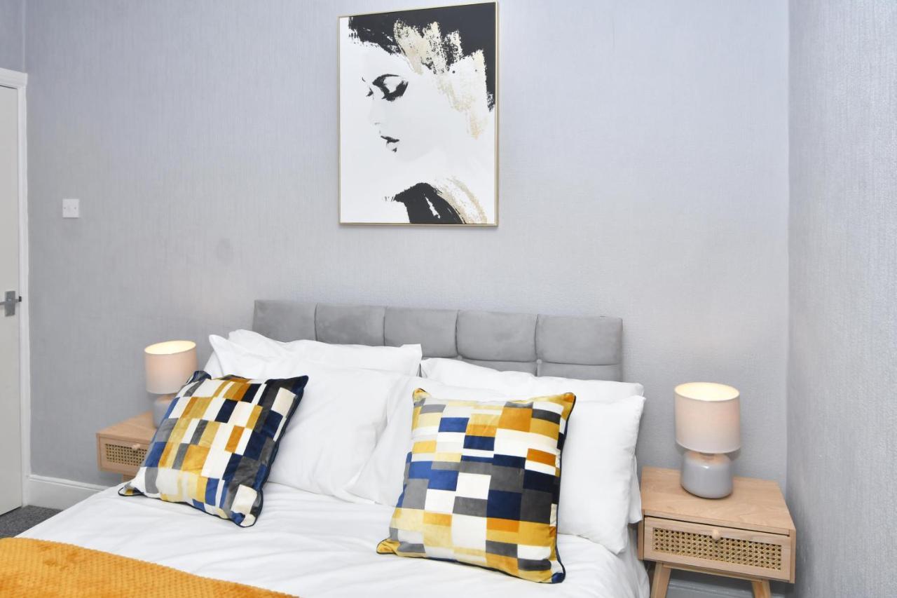 The Yellow Door By Avenew Management Serviced Accommodation Stoke-on-Trent المظهر الخارجي الصورة