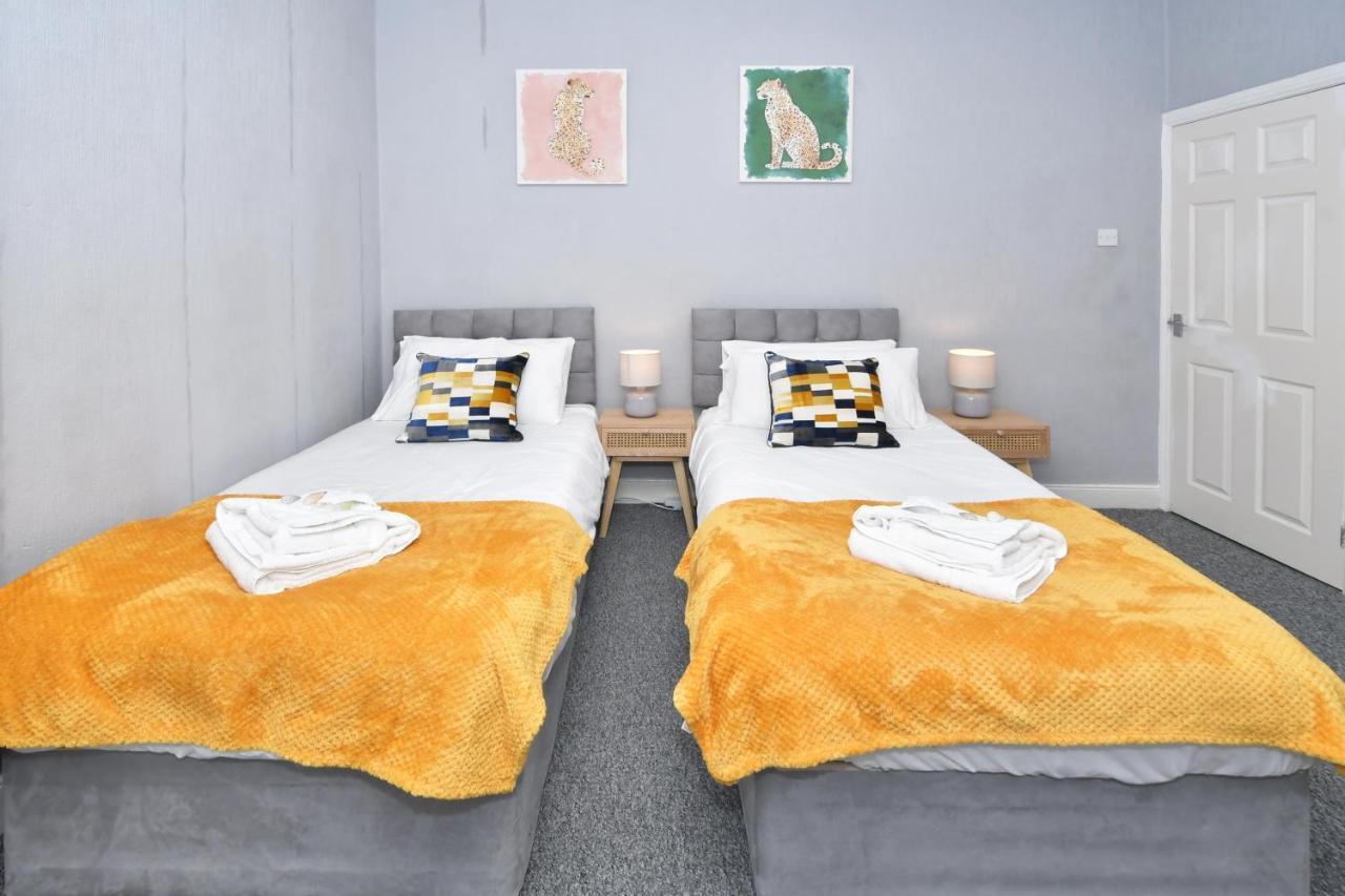 The Yellow Door By Avenew Management Serviced Accommodation Stoke-on-Trent المظهر الخارجي الصورة
