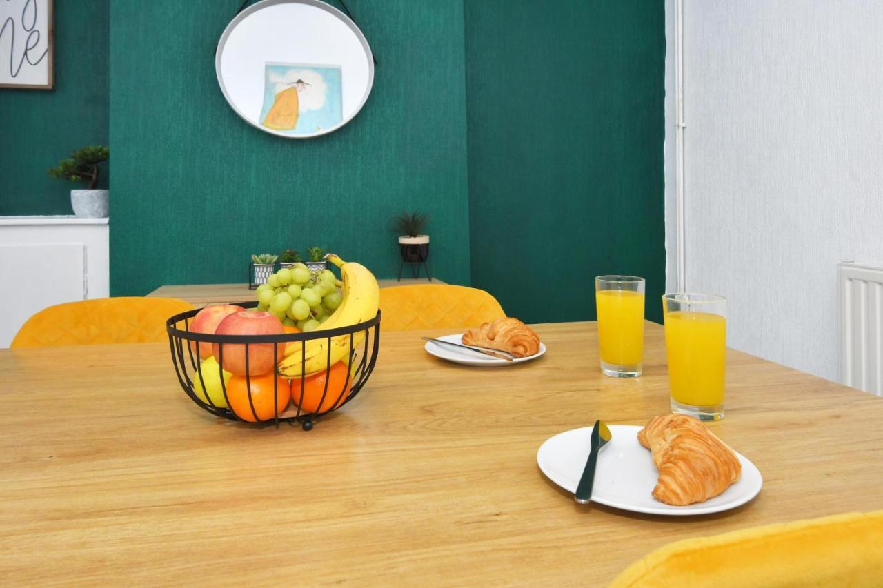 The Yellow Door By Avenew Management Serviced Accommodation Stoke-on-Trent المظهر الخارجي الصورة