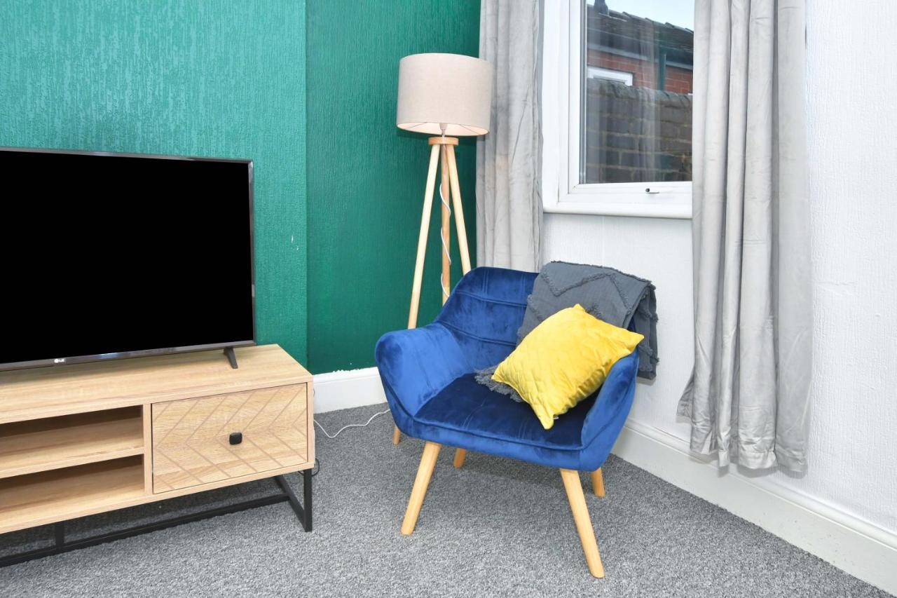 The Yellow Door By Avenew Management Serviced Accommodation Stoke-on-Trent المظهر الخارجي الصورة