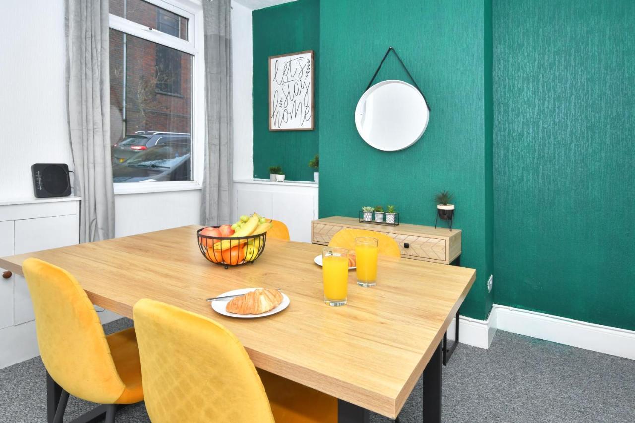 The Yellow Door By Avenew Management Serviced Accommodation Stoke-on-Trent المظهر الخارجي الصورة